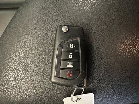 Used 2022 Toyota Camry SE image 15