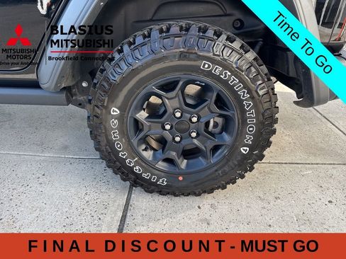 Used 2023 Jeep Wrangler Unlimited w/ Cold Weather Group AWD/4WD image 18