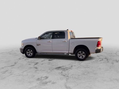 Used 2019 RAM 1500 Classic SLT w/ Luxury Group image 5