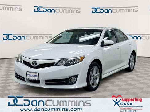 Used 2012 Toyota Camry SE image 1