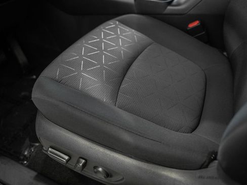 Used 2021 Toyota RAV4 XLE w/ Convenience Package FWD image 33