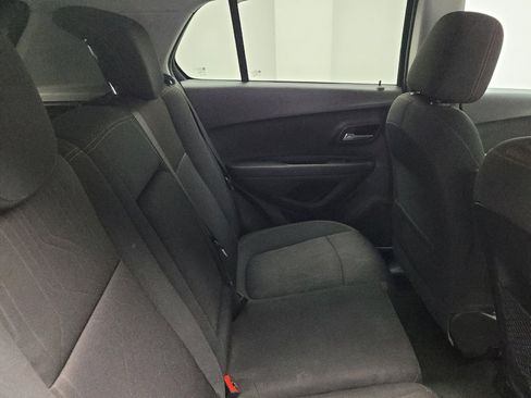 Used 2020 Chevrolet Trax LT FWD image 19