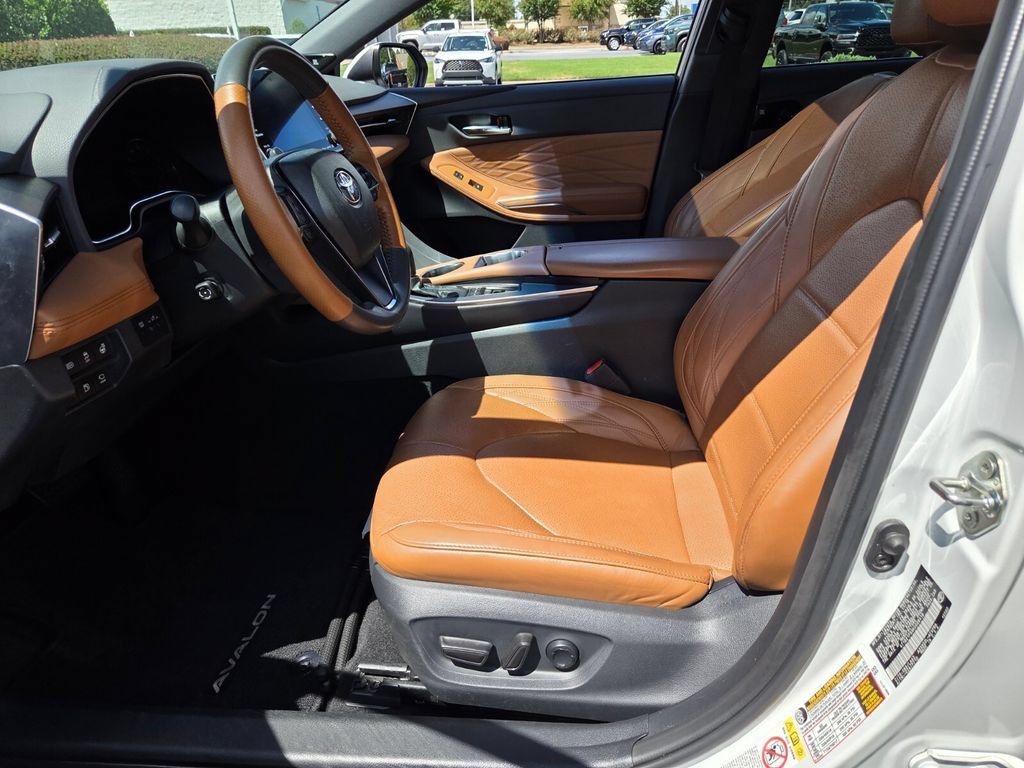Used 2019 Toyota Avalon Limited w/ Advanced Safety Package FWD image 5