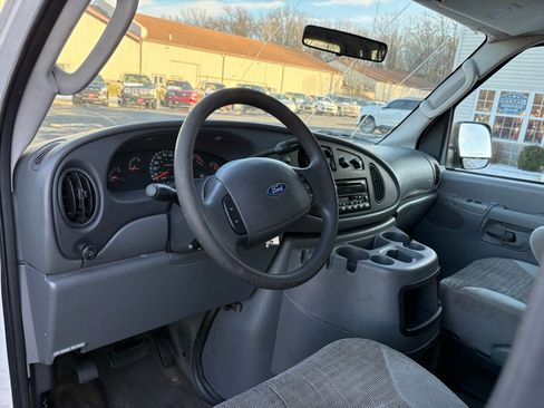 Used 2003 Ford E-350 and Econoline 350 Club Wagon image 13