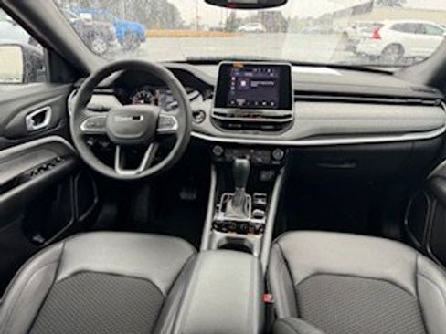 Used 2025 Jeep Compass Latitude image 15