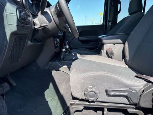 Used 2024 Jeep Wrangler Unlimited Rubicon AWD/4WD image 28
