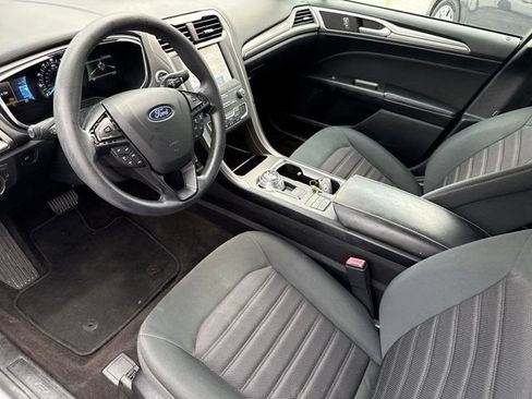 Used 2020 Ford Fusion SE FWD image 11