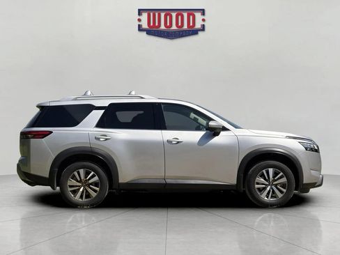 Used 2023 Nissan Pathfinder SL AWD/4WD image 6