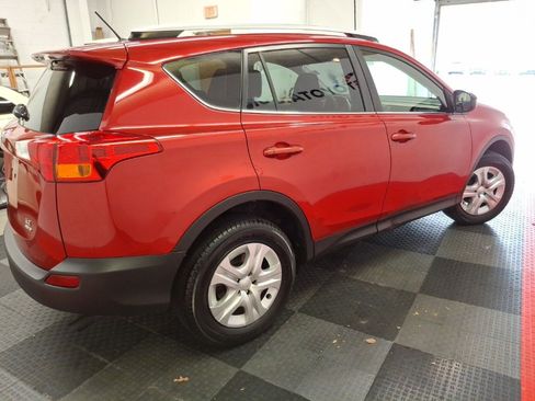 Used 2015 Toyota RAV4 LE image 9