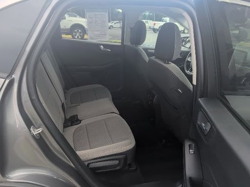 Used 2021 Ford Escape SE w/ Cold Weather Package image 18