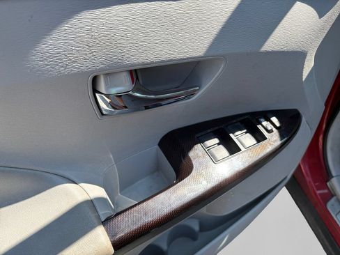 Used 2011 Toyota Venza w/ Convenience Pkg FWD image 17