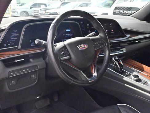 Used 2022 Cadillac Escalade Premium Luxury image 3