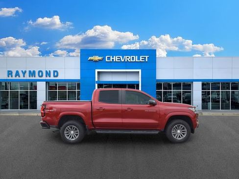 Used 2024 Chevrolet Colorado LT w/ LT Convenience Package II AWD/4WD image 2