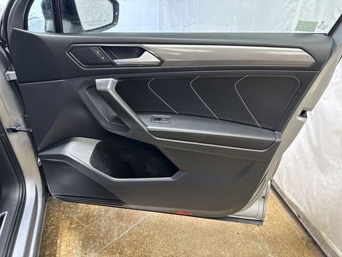 Used 2022 Volkswagen Tiguan SE R-Line image 27