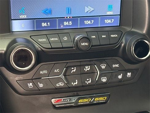 Used 2015 Chevrolet Corvette Z06 w/ 3LZ Preferred Equipment Group image 29