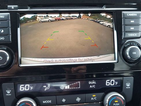 Used 2018 Nissan Rogue SV image 17