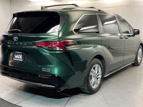 Used 2022 Toyota Sienna Limited FWD image 6