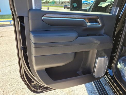 New 2026 Chevrolet Silverado 2500 High Country w/ Midnight Edition AWD/4WD image 9
