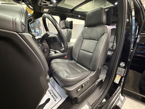 Used 2022 Chevrolet Suburban RST w/ Sport Performance Package image 10