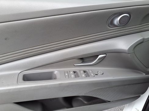 Used 2025 Hyundai Elantra Sport FWD image 18
