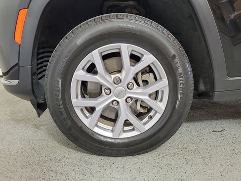 Used 2022 Jeep Grand Cherokee L Limited AWD/4WD image 9