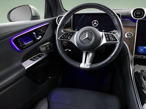 Used 2024 Mercedes-Benz GLC 300 4MATIC image 15