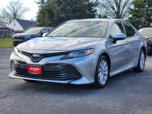Used 2020 Toyota Camry LE FWD image 3