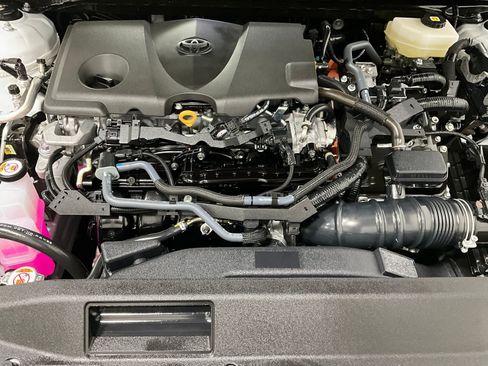 Used 2025 Toyota Camry SE FWD image 11