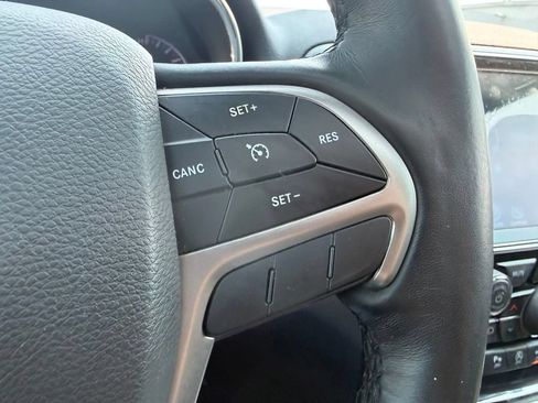 Used 2020 Jeep Grand Cherokee Altitude RWD image 18