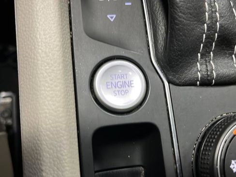 Used 2021 Volkswagen Atlas SEL Premium image 23