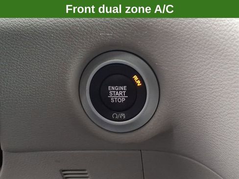 Used 2023 Chrysler Pacifica Touring-L image 28