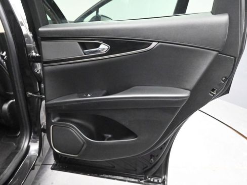 Used 2023 Lincoln Nautilus FWD image 21