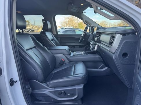 Used 2024 Ford Expedition XLT image 12