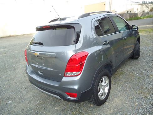 Used 2019 Chevrolet Trax LT w/ LT Convenience Package AWD/4WD image 5