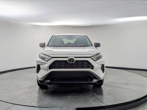 Used 2024 Toyota RAV4 LE image 12