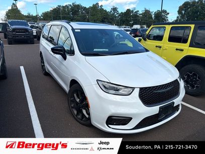 Used 2026 Chrysler Pacifica Limited w/ S Appearance Package