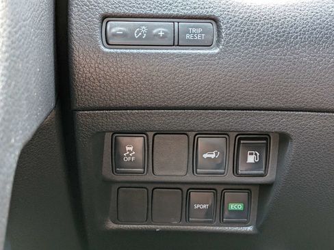 Used 2018 Nissan Rogue SV FWD image 28
