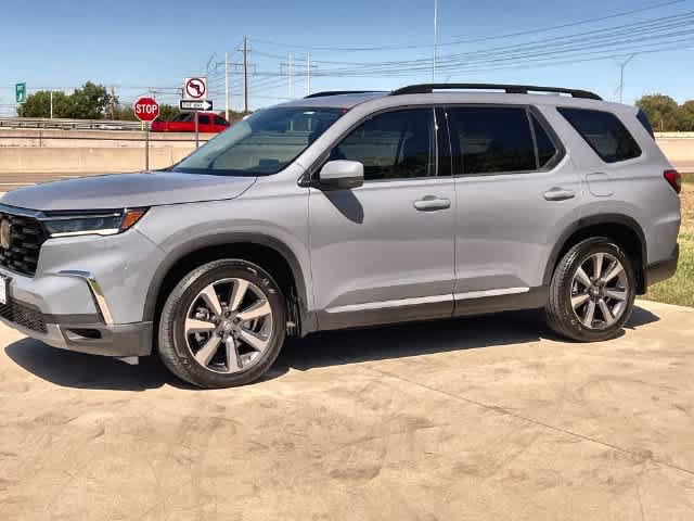 Certified 2025 Honda Pilot Touring image 4