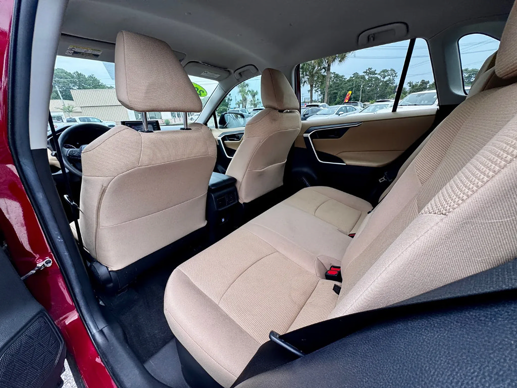 Used 2020 Toyota RAV4 LE AWD/4WD image 15