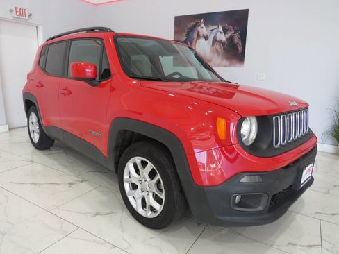Used 2018 Jeep Renegade Latitude image 2