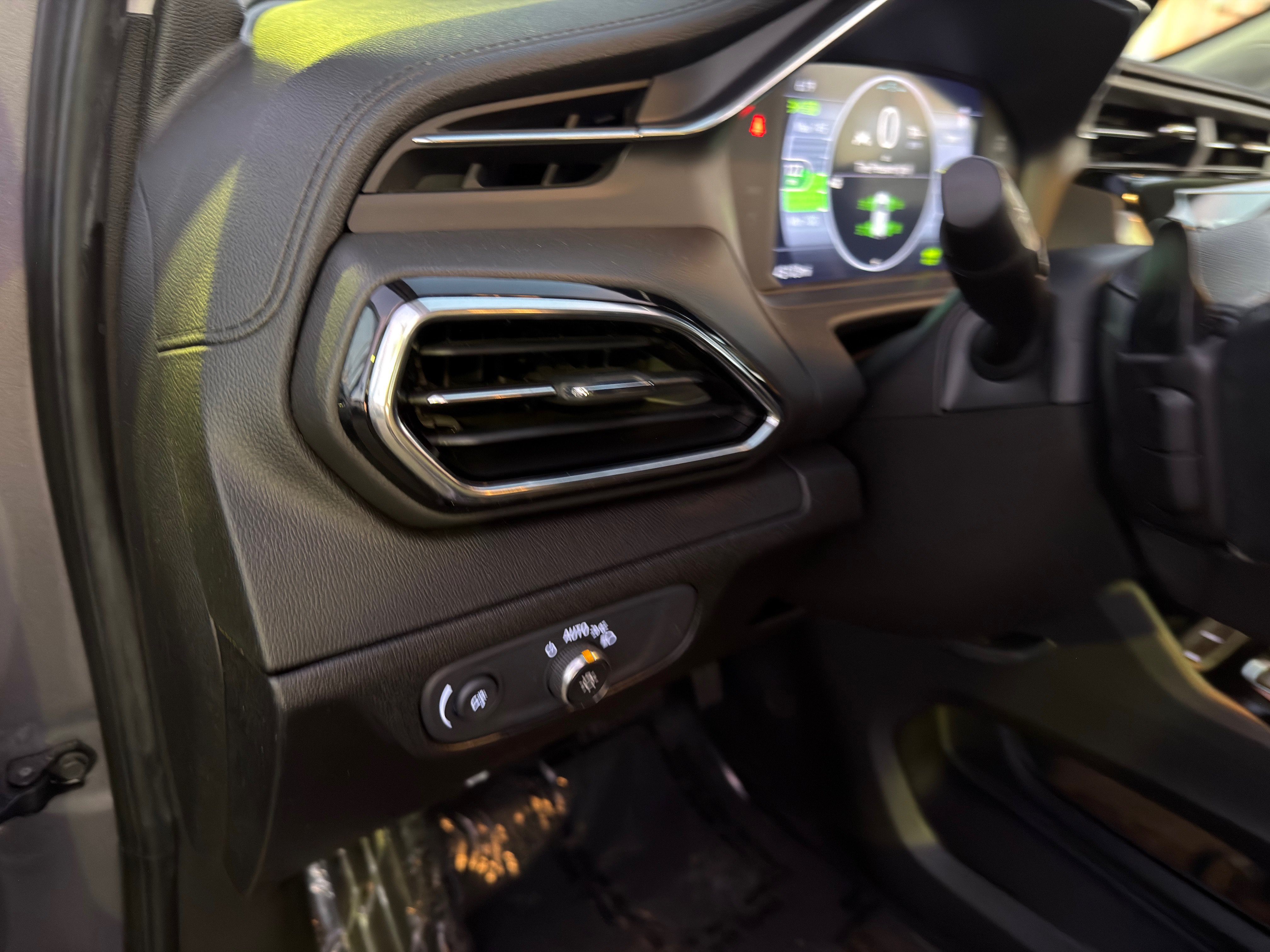 Used 2023 Chevrolet Bolt EUV LT w/ Convenience Package FWD image 25
