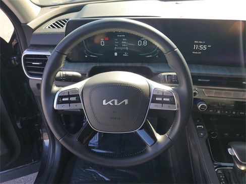 Used 2025 Kia Telluride EX w/ EX Captain's Chair Package image 15