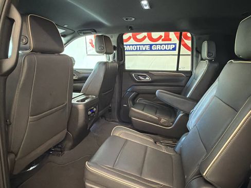 Used 2023 Chevrolet Suburban Premier image 19