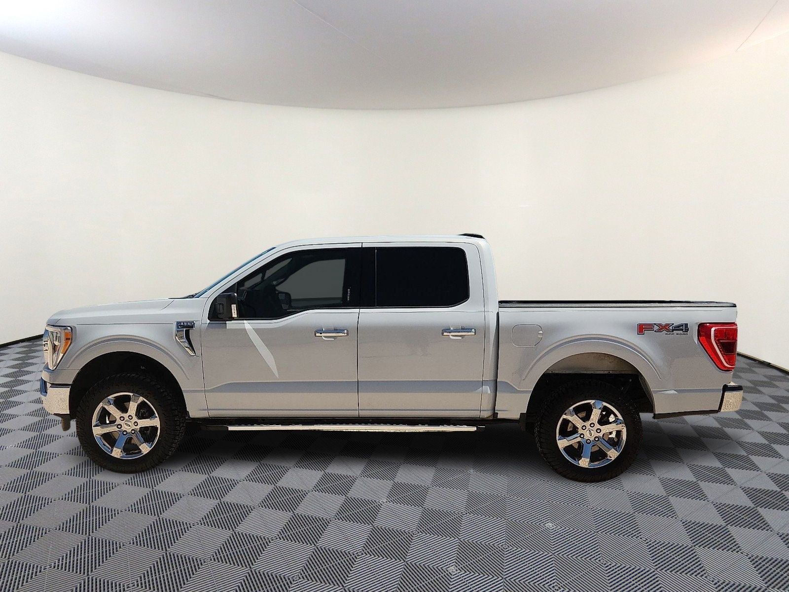 Used 2022 Ford F150 XLT w/ Equipment Group 302A High AWD/4WD image 2