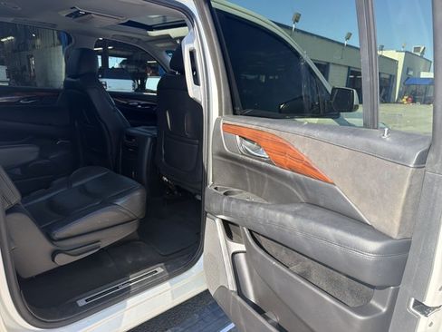 Used 2015 Cadillac Escalade ESV Premium RWD image 21