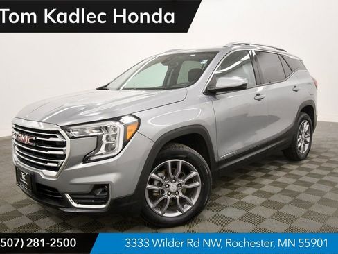 Used 2024 GMC Terrain SLT image 1