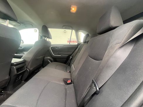Used 2020 Toyota RAV4 LE AWD/4WD image 26