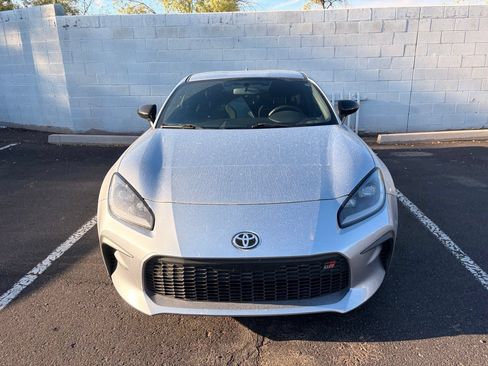 Used 2023 Toyota GR86 w/ ALL Weather Mat Package (TMS) RWD image 3