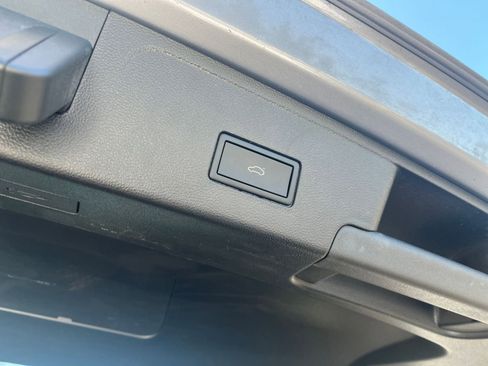 Used 2025 Volkswagen Atlas Cross Sport SE image 23