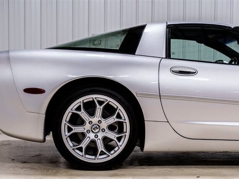 Used 2002 Chevrolet Corvette Coupe w/ Preferred Equipment Group1 RWD image 25